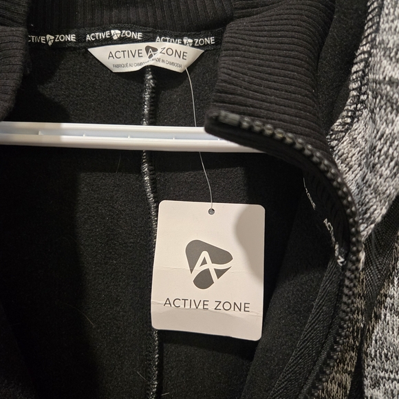 Active USA Black and Gray Knit Jacket - Picture 5 of 6